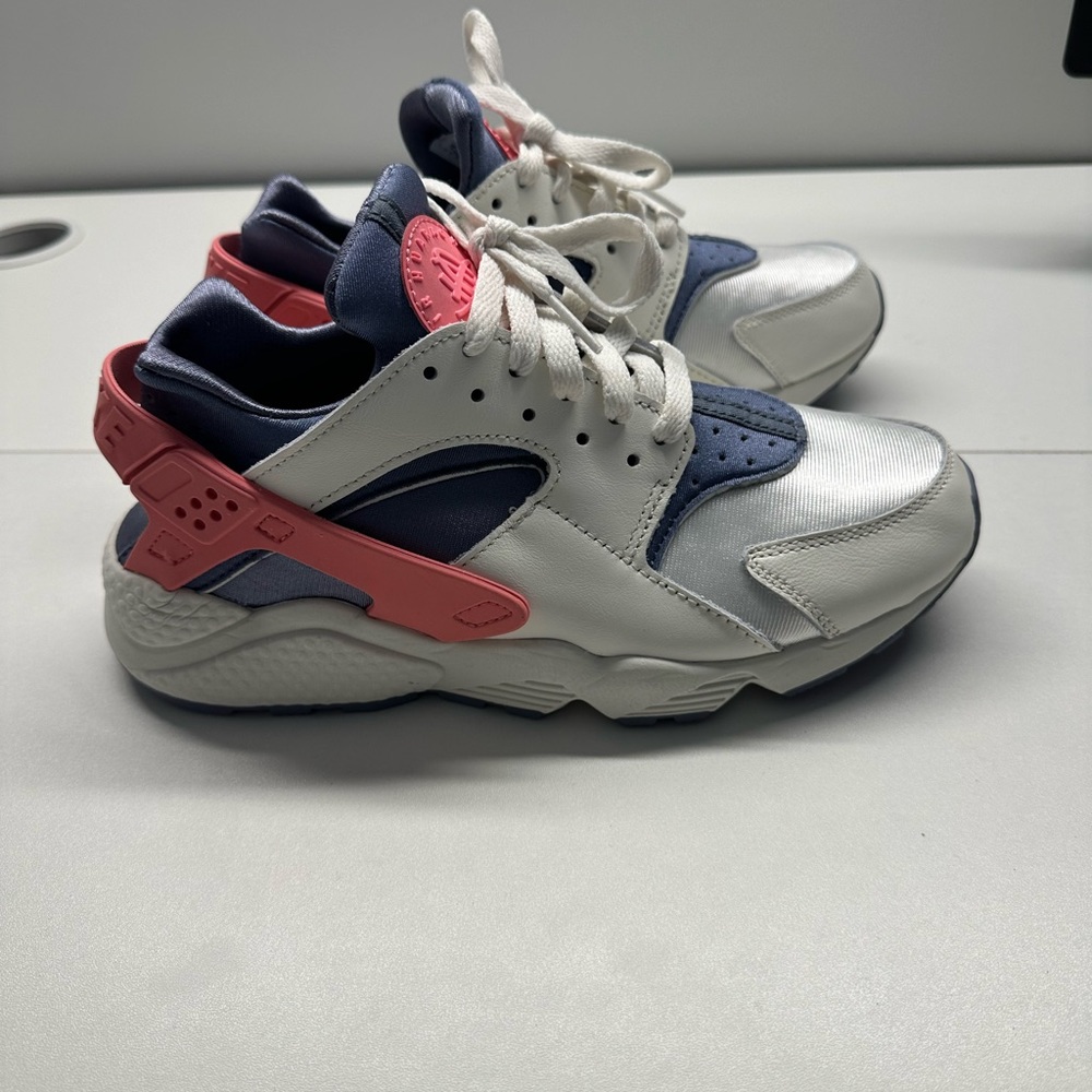 Nike Sneakers, like new Size 7